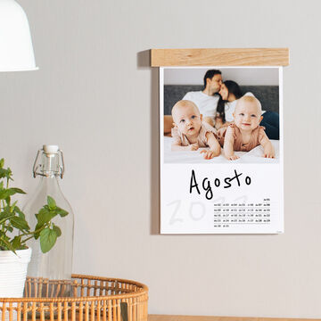 Calendario da parete personalizzato con la foto di una famiglia e supporto in legno