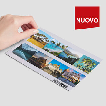 Un foglio con otto adesivi quadrati personalizzati con la foto di vari posti nel mondo