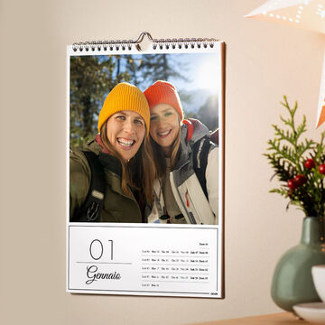 Calendario da parete A4 personalizzato con la foto di due amiche