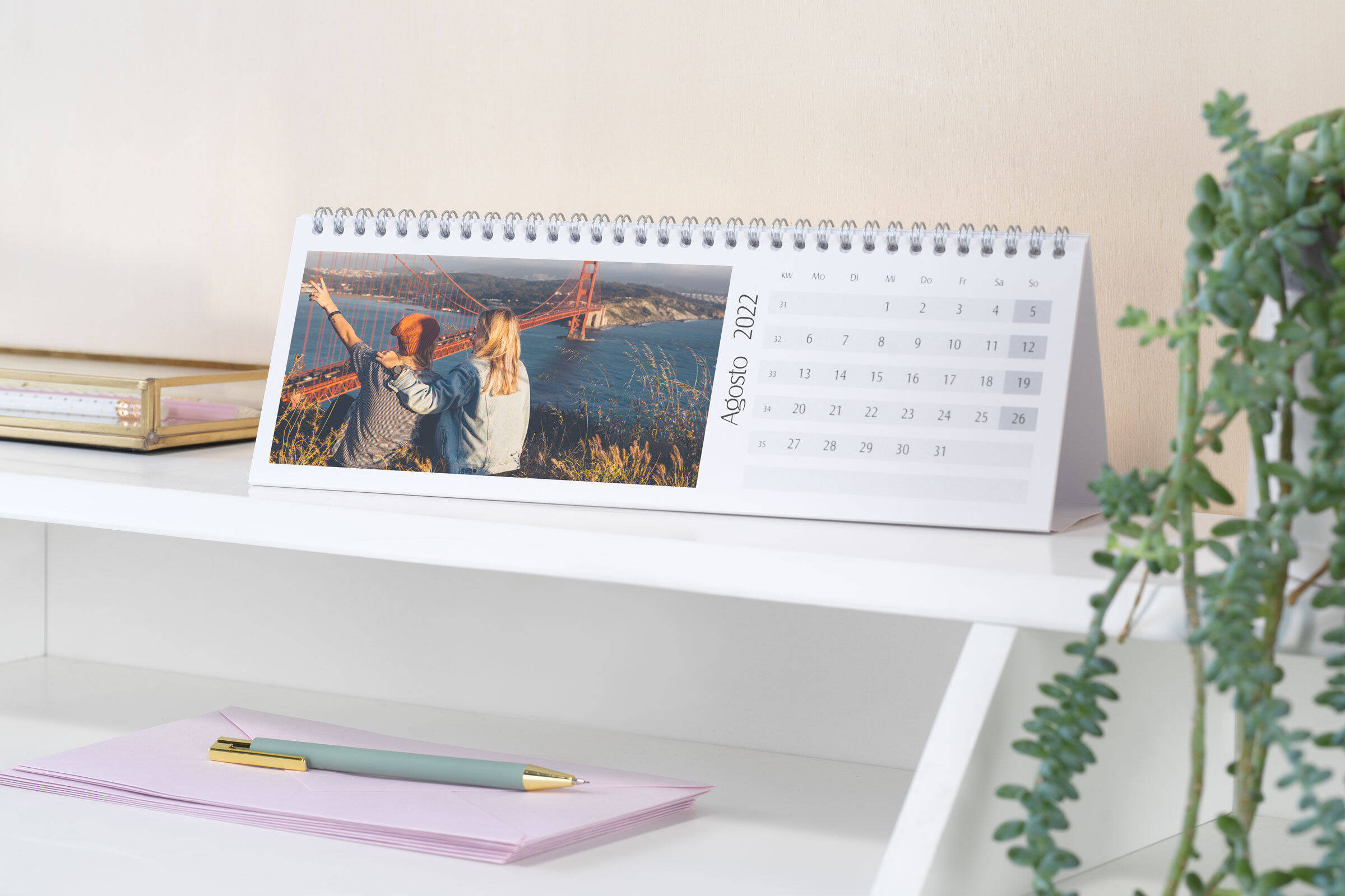 un calendario da tavolo fotografico come idea regalo a tema viaggio