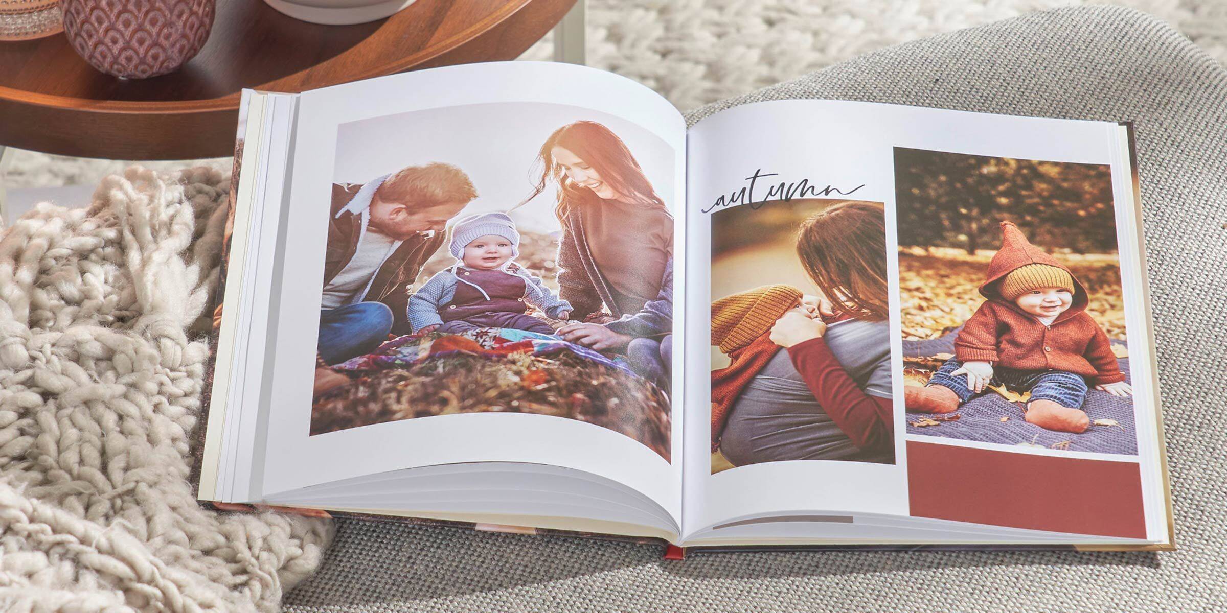 le pagine di un fotolibro di famiglia a tema autunnale